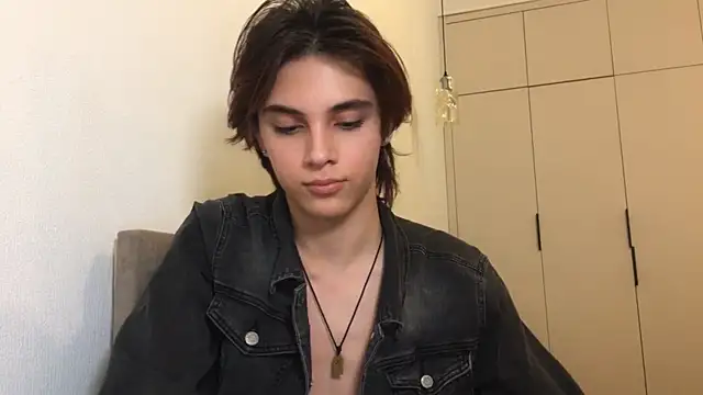 Snapshot of k0sta_ chatting on December 30, 5:34 pm k0sta  online show from December 30, 5:34 pm