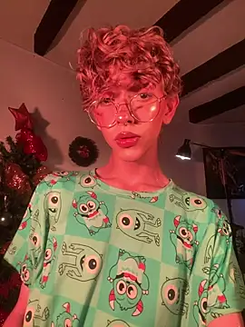 lyamthommpson online show from December 17, 9:21 pm