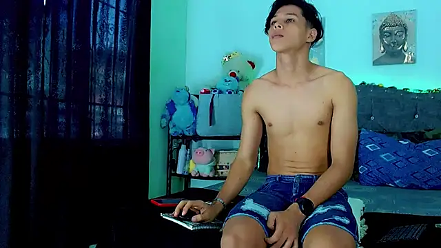 Liamscott  online show from March 1, 7:13 pm