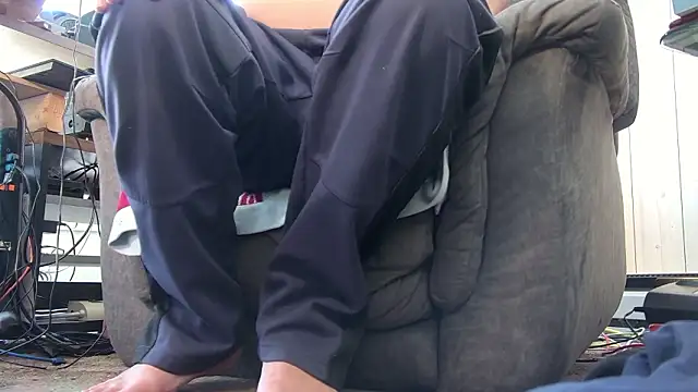 ButtCrackShowing-OOPS online show from March 17, 8:00 pm