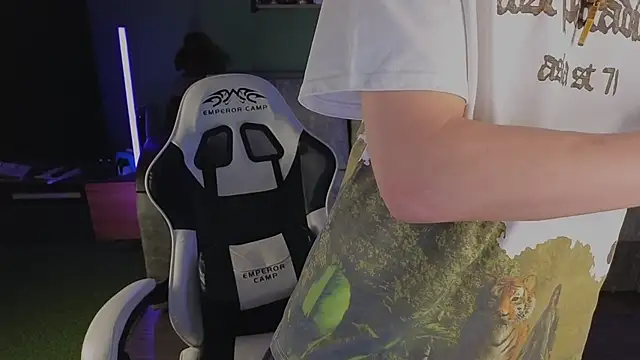 TeddyLiLboy online show from April 3, 1:13 am