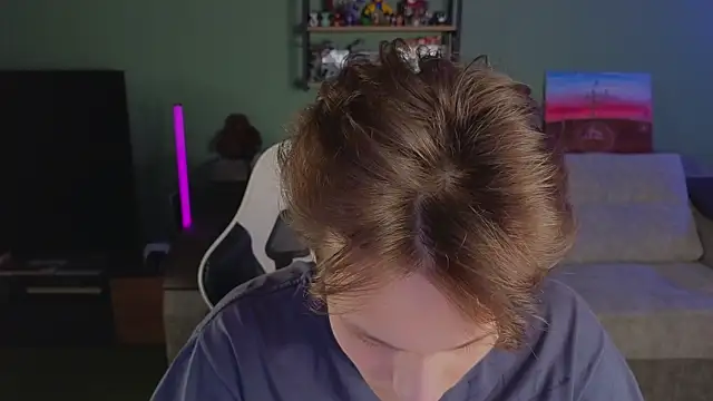 TeddyLiLboy online show from April 5, 7:10 pm