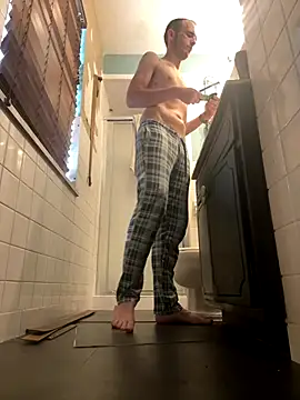 Snapshot of tleaper21101 chatting on October 9, 4:12 pm tleaper21101 online show from October 9, 4:12 pm