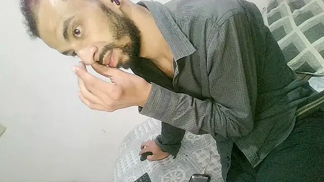 UncutToyBoy23cm online show from October 15, 8:00 am