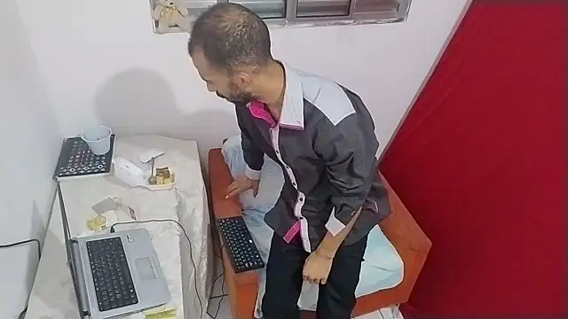 UncutToyBoy23cm online show from March 23, 4:59 am