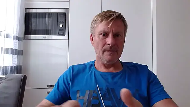 Snapshot of johnnym1 chatting on October 24, 10:17 am johnnym1 online show from October 24, 10:17 am