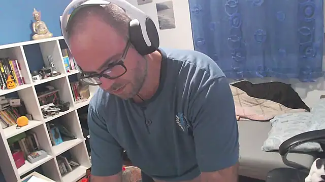 ravingr4d4 online show from November 6, 11:52 pm