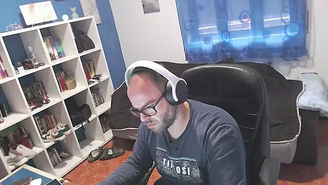 ravingr4d4 online show from November 13, 9:36 am