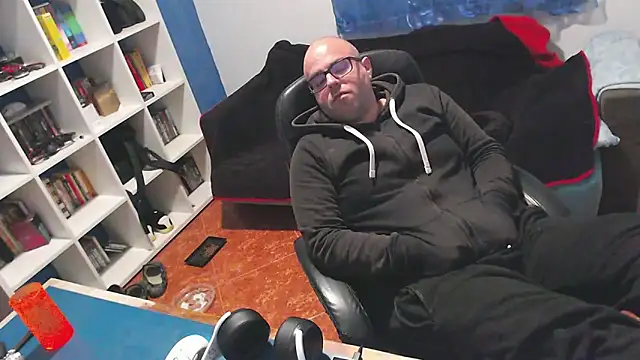 ravingr4d4 online show from December 17, 11:00 pm