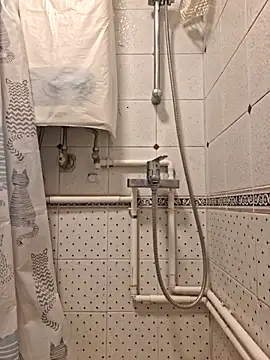 Snapshot of john_ng654321 chatting on October 4, 8:19 am john ng654321 online show from October 4, 8:19 am