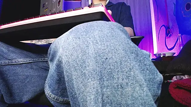 zacwatson  online show from September 23, 4:34 am