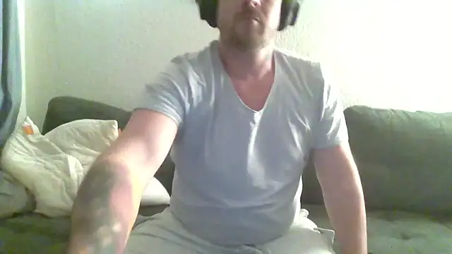 Snapshot of Fuckbuddy36 chatting on March 10, 10:55 pm Fuckbuddy36 online show from March 10, 10:55 pm