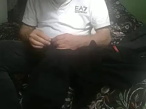 Snapshot of DaddyQuimHot chatting on September 24, 10:46 am DaddyQuimHot online show from September 24, 10:46 am