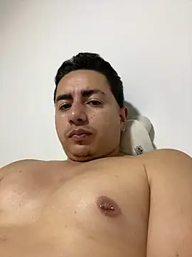 Snapshot of DanielGomez9 chatting on March 11, 4:21 am DanielGomez9 online show from March 11, 4:21 am