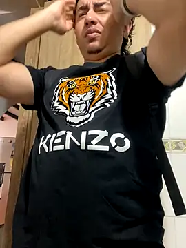 Snapshot of DanielGomez9 chatting on September 29, 2:24 pm DanielGomez9 online show from September 29, 2:24 pm