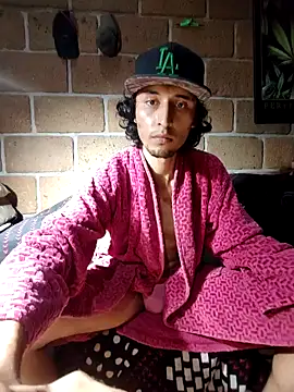 Pitudo20cmm online show from September 18, 6:37 am