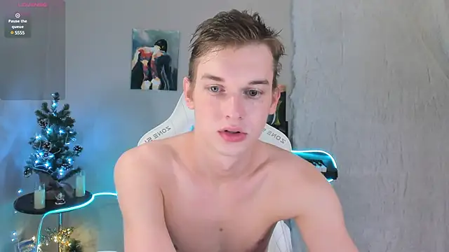 Snapshot of 4ever_dude chatting on December 29, 3:44 am 4ever dude online show from December 29, 3:44 am