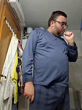 Javier bear online show from November 15, 10:45 pm