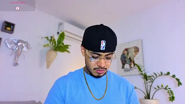 JordanSmiith  online show from December 19, 9:23 pm