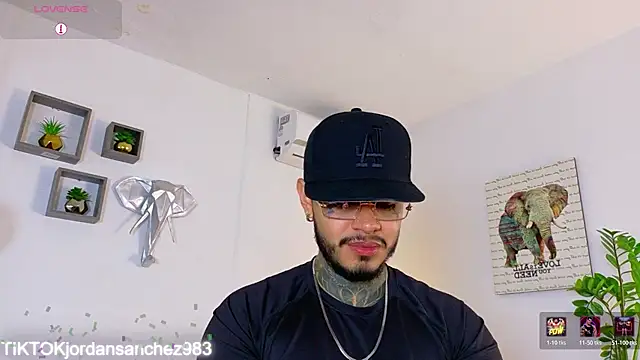 JordanSmiith  online show from February 18, 8:39 pm