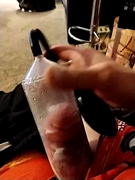 Snapshot of fukurbutt chatting on December 2, 10:59 am fukurbutt online show from December 2, 10:59 am