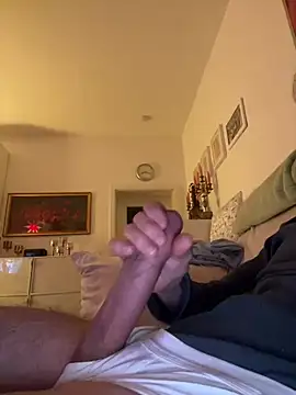 Snapshot of Frank22xx chatting on February 24, 7:19 pm Frank22xx online show from February 24, 7:19 pm