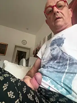 Snapshot of Frank22xx chatting on October 12, 6:29 am Frank22xx online show from October 12, 6:29 am