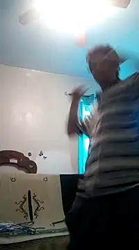 Snapshot of LongDickZee562 chatting on February 7, 8:20 pm LongDickZee562 online show from February 7, 8:20 pm