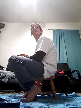 Snapshot of LongDickZee562 chatting on March 4, 9:40 am LongDickZee562 online show from March 4, 9:40 am