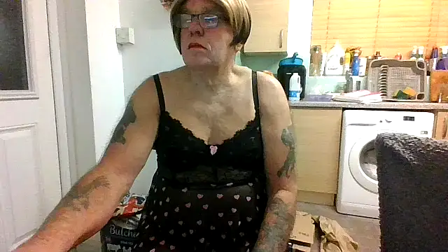 samanthasissieuk online show from November 22, 4:34 am