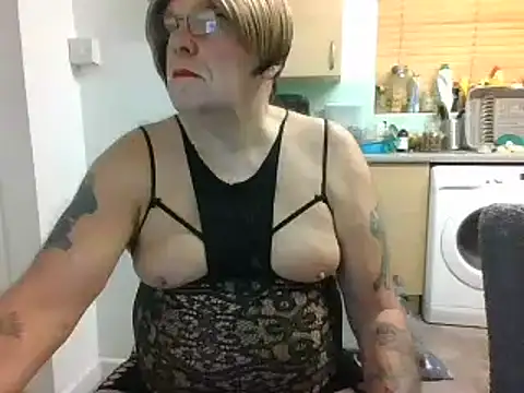 Snapshot of samanthasissieuk chatting on January 1, 4:18 am samanthasissieuk online show from January 1, 4:18 am