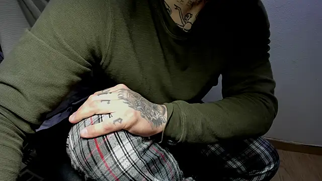 layneinchains online show from November 25, 7:54 am