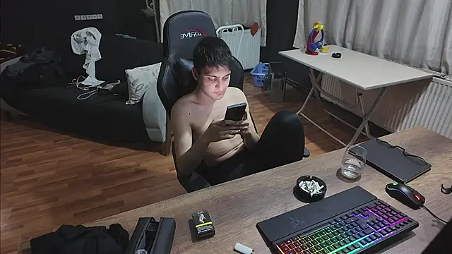 Snapshot of istebenboylebiradamim chatting on December 10, 6:06 pm istebenboylebiradamim online show from December 10, 6:06 pm