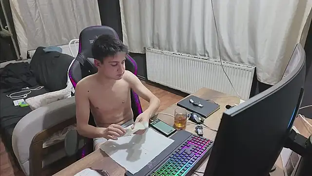 Snapshot of istebenboylebiradamim chatting on December 11, 4:59 pm istebenboylebiradamim online show from December 11, 4:59 pm