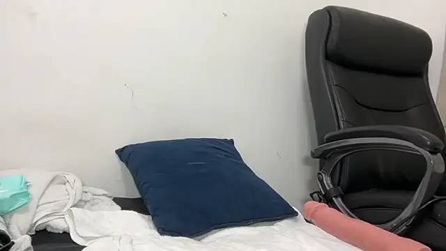 dominic brandd23 online show from February 25, 7:42 am