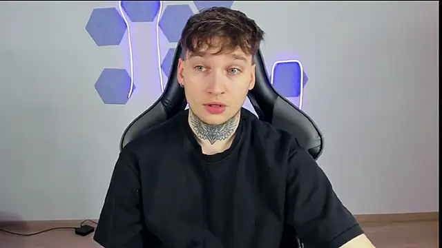 Chris Tyson online show from December 23, 1:51 am