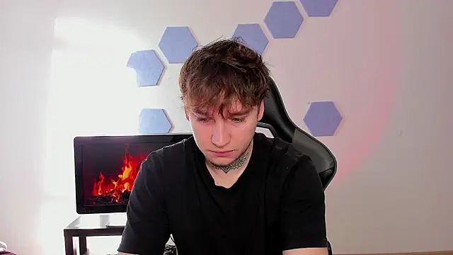 Chris Tyson online show from November 17, 8:39 am