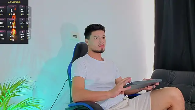 EdwardRoss  online show from January 6, 6:56 pm