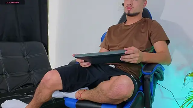 EdwardRoss  online show from November 20, 8:18 pm