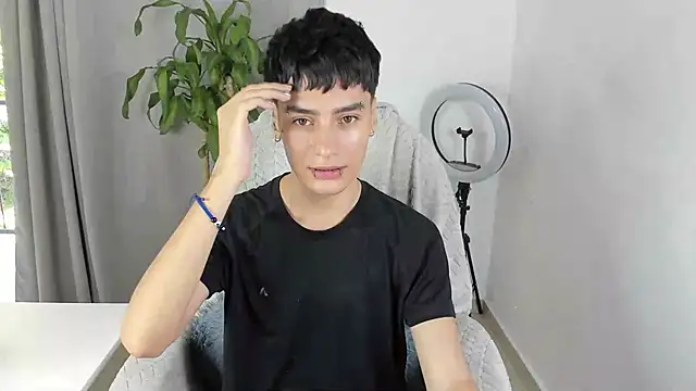 Snapshot of sebas_rose chatting on October 21, 4:32 pm sebas rose online show from October 21, 4:32 pm
