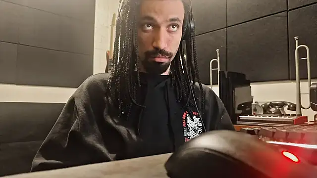 hotcamboy420 online show from November 10, 4:06 am