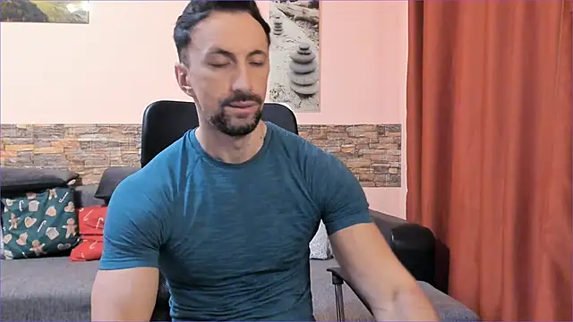 HotHunkTrainer online show from March 10, 8:50 am