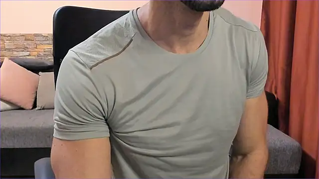 HotHunkTrainer online show from September 21, 7:19 am