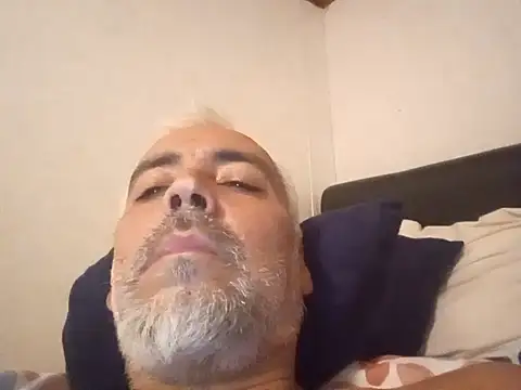 Xoc8  online show from December 4, 8:40 pm