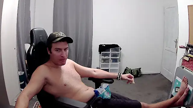 Snapshot of PKrisztian chatting on October 26, 8:55 pm PKrisztian online show from October 26, 8:55 pm