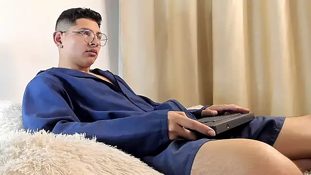 a lejandro 0 8 online show from February 10, 3:03 am