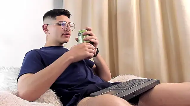 a lejandro 0 8 online show from February 7, 4:16 am