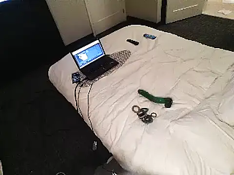 Snapshot of Jacknjimmyjohn chatting on December 11, 1:00 pm Jacknjimmyjohn online show from December 11, 1:00 pm