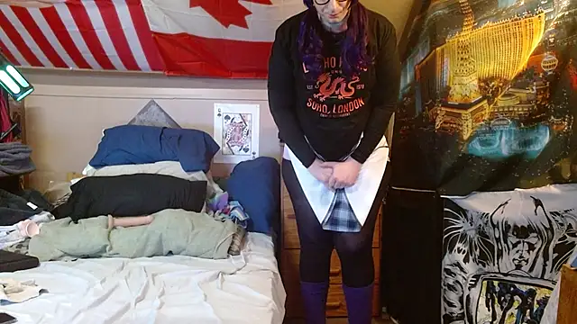 cosmicjones online show from April 3, 9:28 am