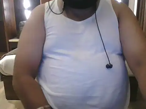 Hunk-Hand6 online show from October 12, 3:06 pm